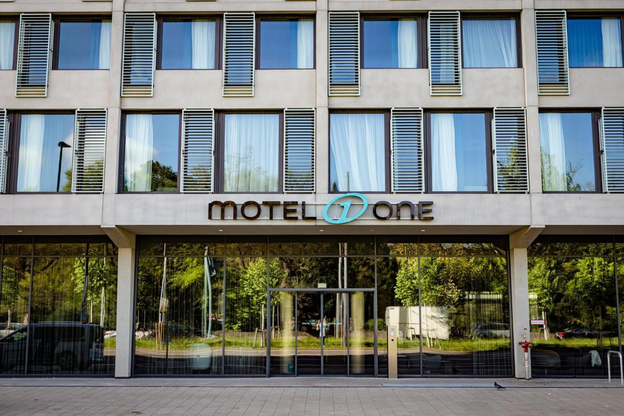 Motel One Karlsruhe Exterior foto